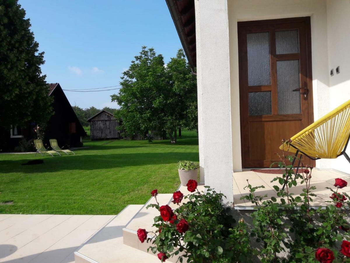 Apartment Golden Fields Smoljanac Extérieur photo